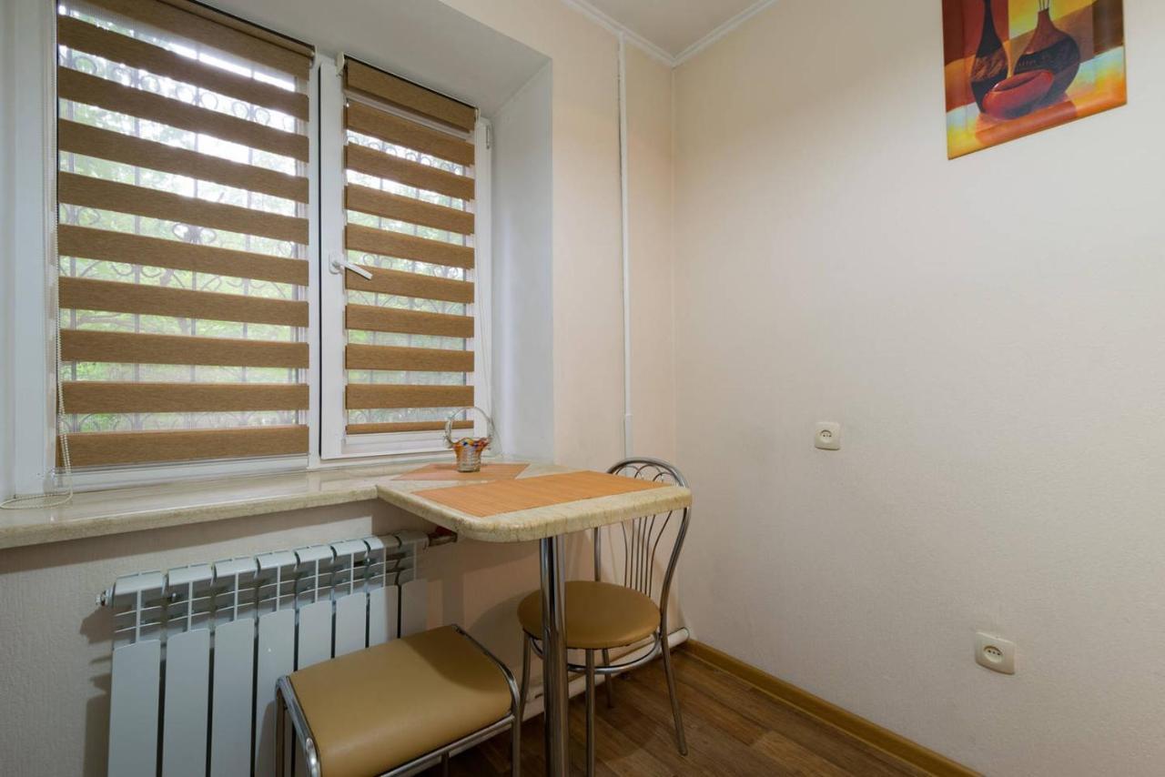 Apartment Nadezhda at Zheltoskan 77/79 Alma-Ata Exteriör bild