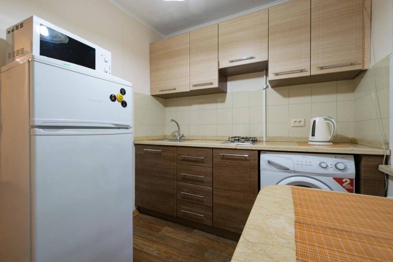 Apartment Nadezhda at Zheltoskan 77/79 Alma-Ata Exteriör bild